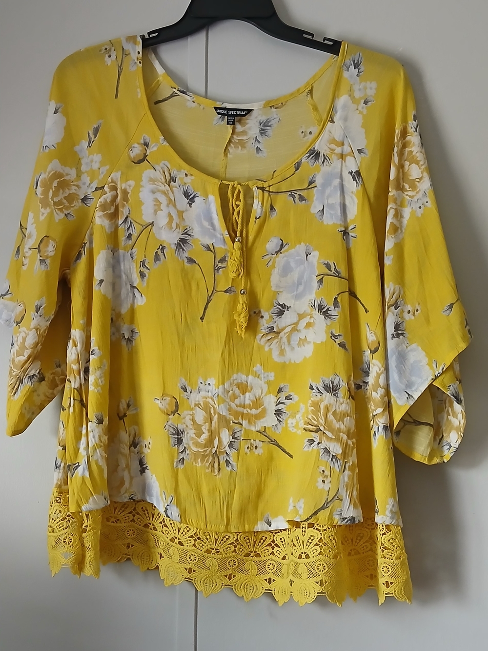 Unique Spectrum Yellow Floral Lace-Hem Tunic